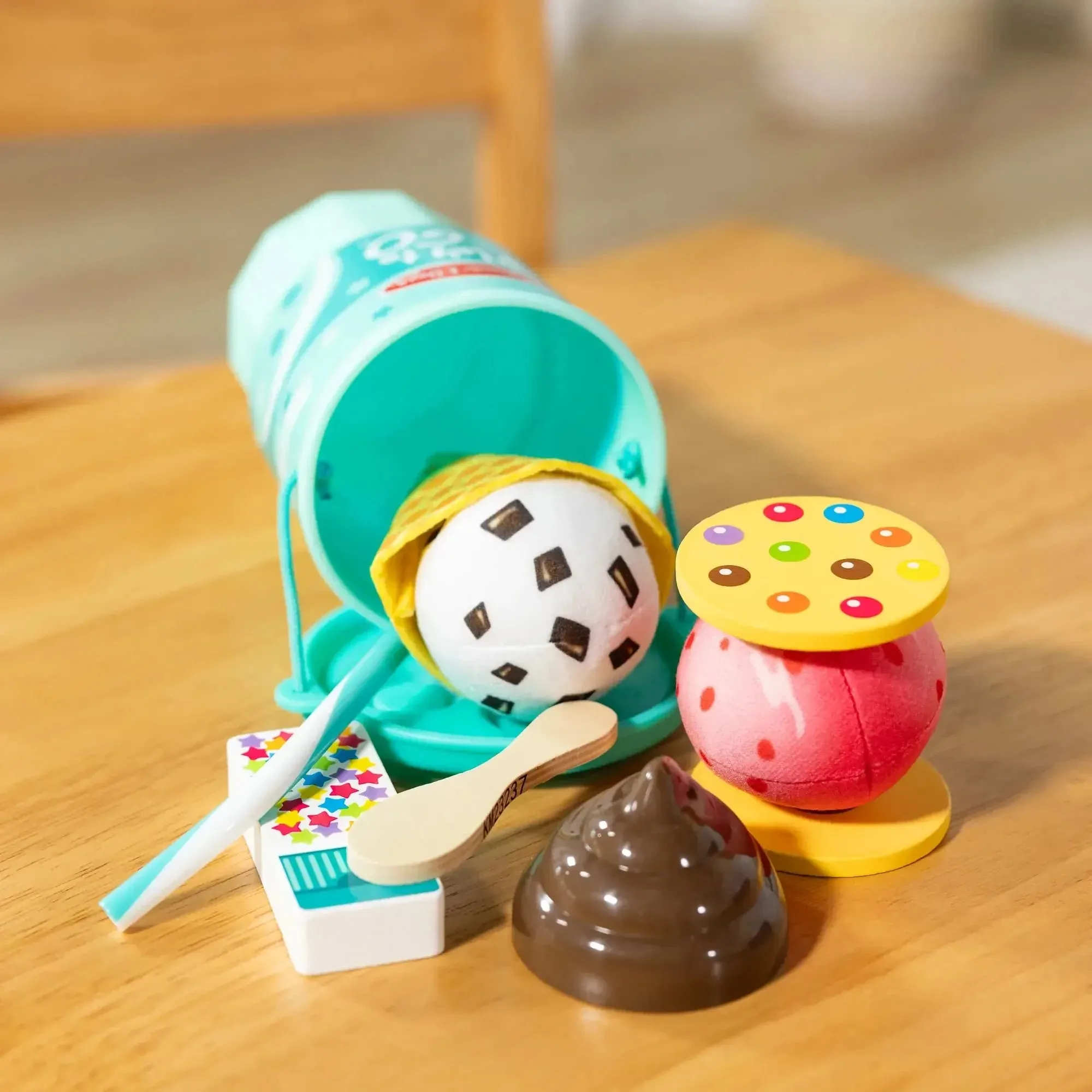 Melissa and Doug Play to Go Ice Cream Play Set