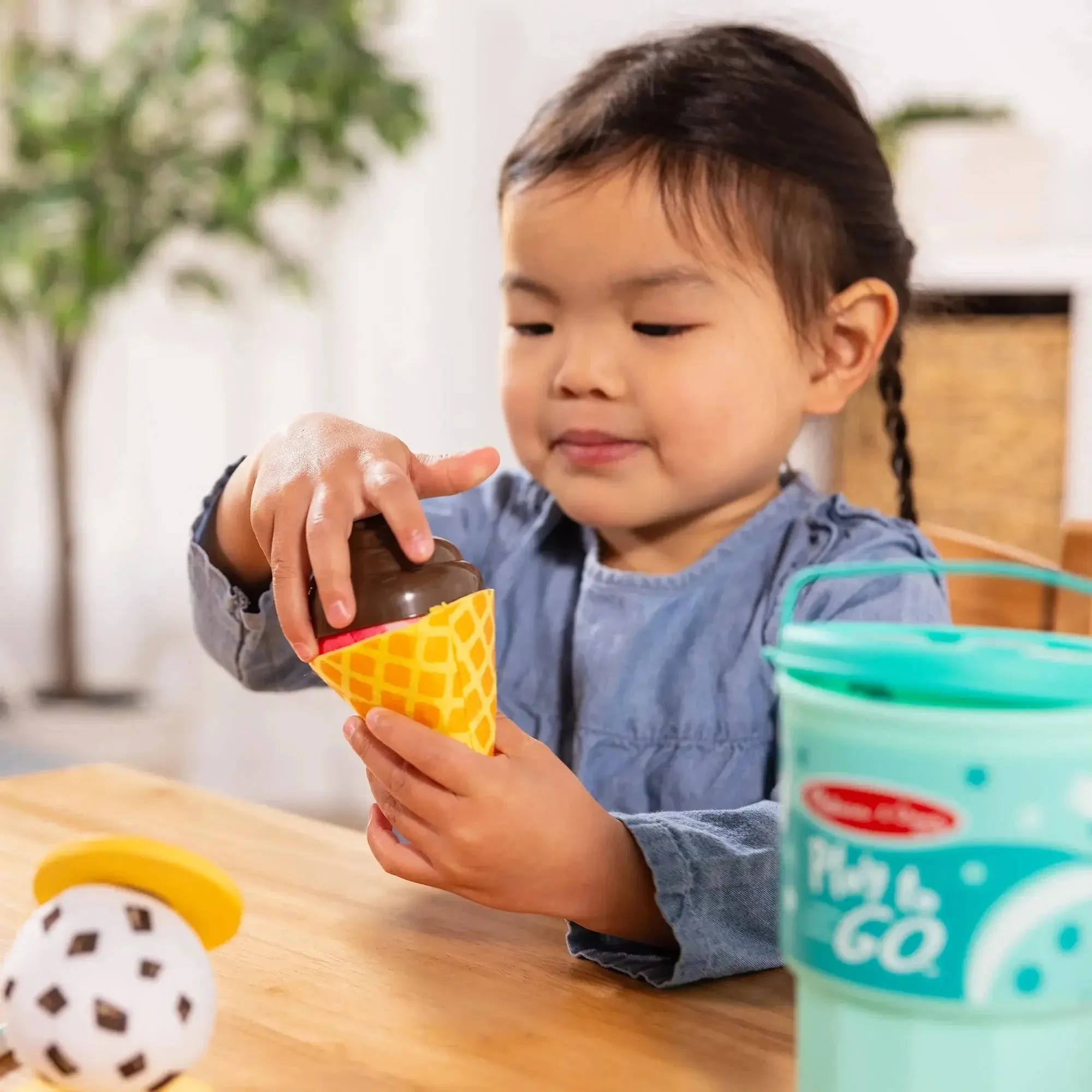 Melissa and Doug Play to Go Ice Cream Play Set