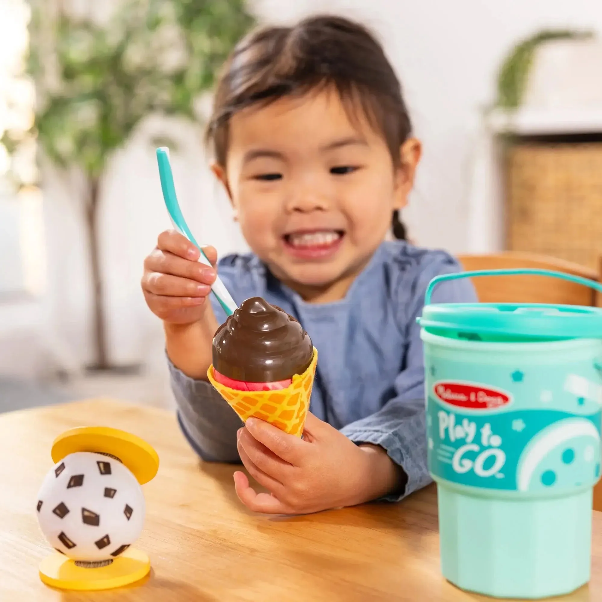 Melissa and Doug Play to Go Ice Cream Play Set
