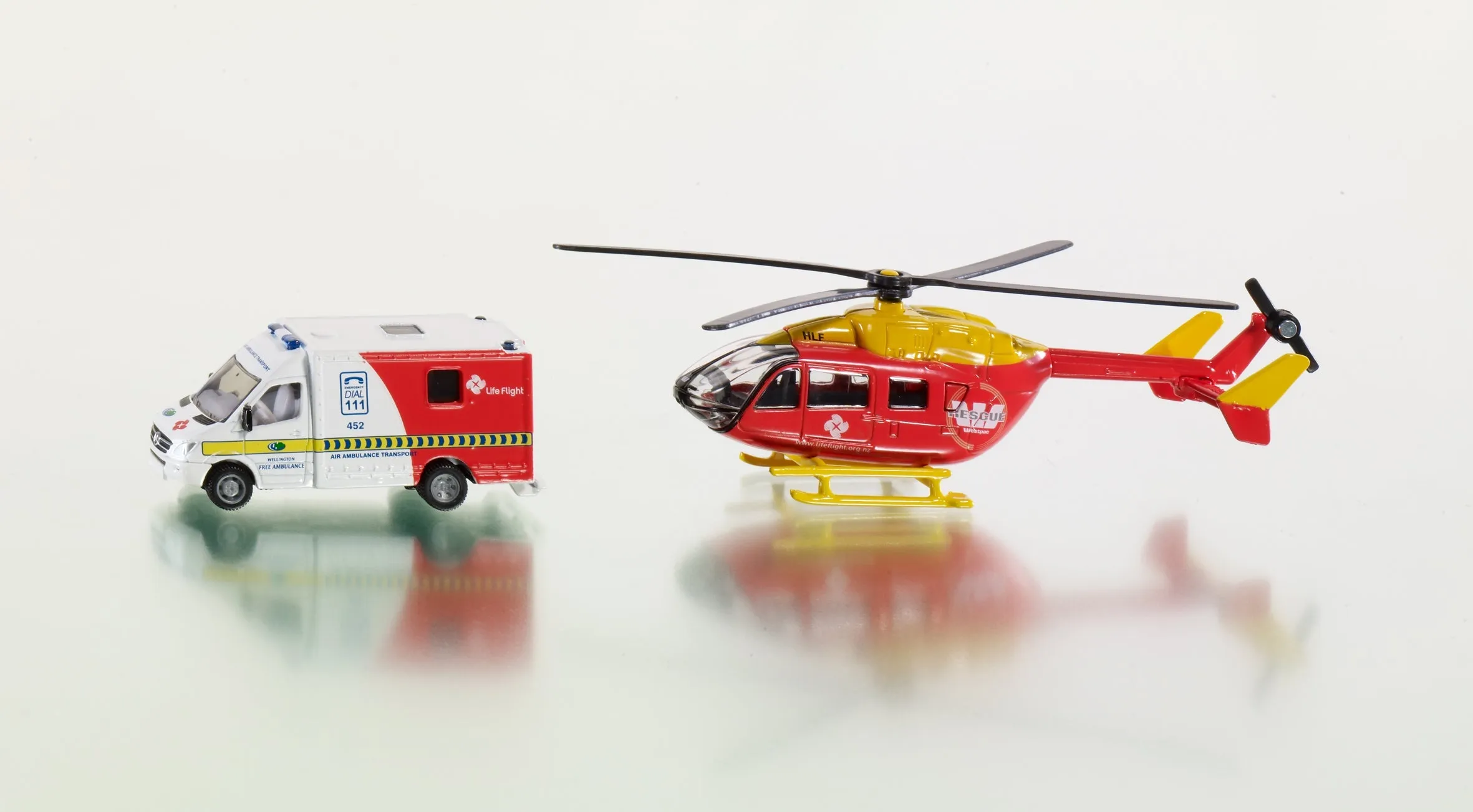Siku 1850Nz 1:87 Life Flight Westpac Rescue Helicopter And Ambulance Set